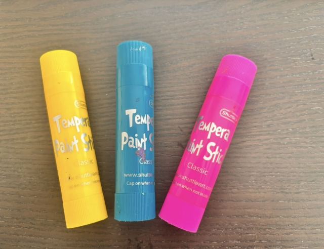 従来のクレヨンの「困った」を解消してくれる、ママにも子...