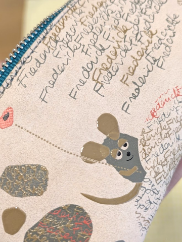 実際に手にしてみると、もう、、ため息が出るほどの美しさ…!