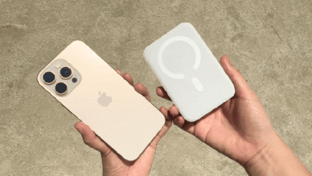 ▲スマホと一緒に持ち歩けるコンパクトサイズ