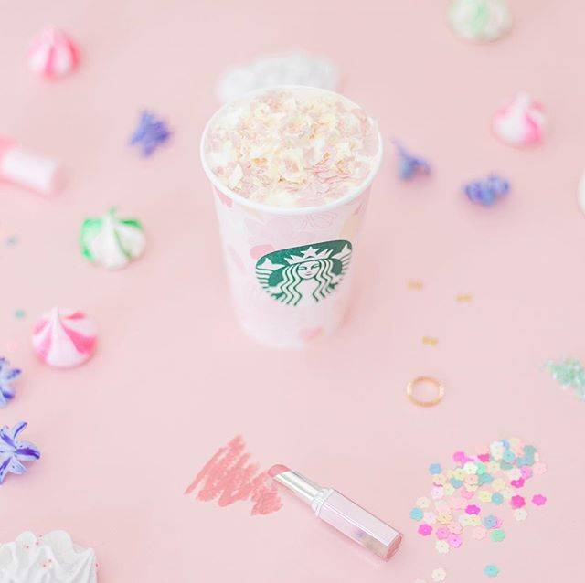 スターバックス公式さんはInstagramを利用しています:「happy friday🌸パステルカラーに囲まれてすっかり春気分😌✨✨✨ #さくらストロベリーピンクミルクラテ #🌸 #🍓#スターバックス」 (146172)