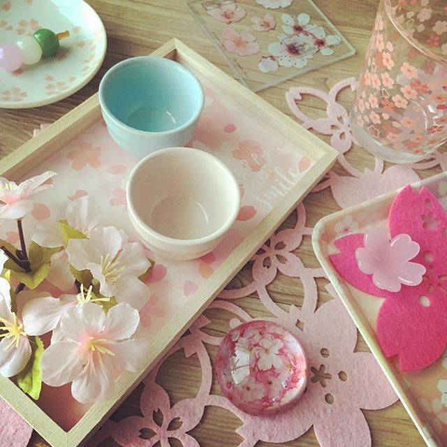 cando/キャンドゥ on Instagram: “春が待ち遠しい！ #ガラスペーパーウェイト(桜) #スラントタンブラー桜270ML #フェルトコースター２Ｐ(桜) #インテリアテーブルセンター(お花見) #ステンドグラスオブジェ(お花見) #桜ミニリング #ガラス箸置き さくら #舞桜(白)3.0皿 #ブルー六兵衛盃…” (146354)