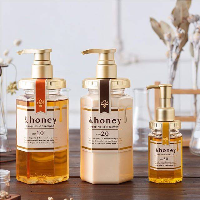 &honey on Instagram: “* 髪の水分量が14％であること。 * &honeyのうるおいの秘密は髪の水分量。 独自に開発した保湿メカニズム「保水オーガニック美容」で、髪にとって理想的な水分量”14％”を追求しました。 ＆honeyで水分たっぷりのうるおう髪を実感してください。 *…” (160409)