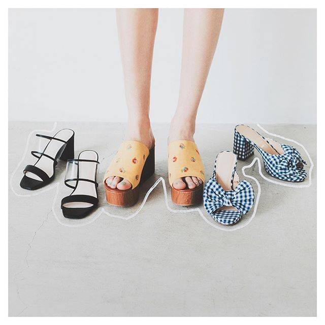 GU(ジーユー) on Instagram: “. TRY ON! SUMMER ITEM. 小物で先取る、夏スタイル。 . バッグにシューズ、サングラス。トレンドをおさえた小物を取り入れて、いち早く夏の気分にシフトして。 ———————————— (左から) ☑︎クリアミュール ¥2,490＋tax…” (160729)