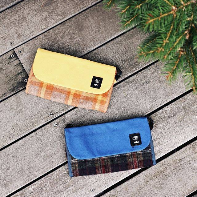 HeM(ヘム) on Instagram: “. . ✔ ピレア　ウォレットショルダー_3 YELLOW / BLUE . 人気シリーズの２０１８A/Wバージョンが新登場🍂 チェックのデザインがポイントです💡 中にカード入れや小銭入れがついているので、 お財布としても使えます👛 . . #HeM #HeM_BAG #ヘム…” (169780)