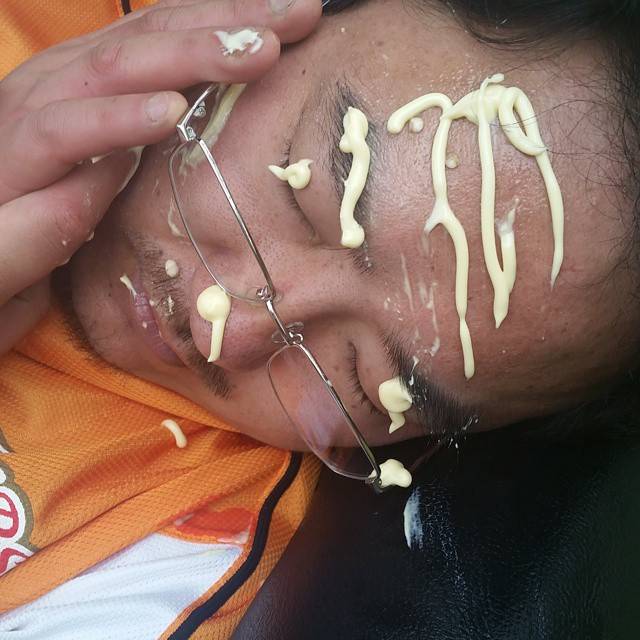 JunJun on Instagram: “こんなんなりたくないわ(笑)何かの罰ゲームか(笑)酔っぱらい(笑)#子供のいたずら#酔っぱらい#おつかれ #恐い#本人気付いてない#しんじ#片付け#開始#” (197700)