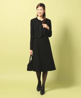 着脱しやすい前開きタイプ！デザイン：程よい光沢感の...