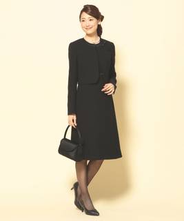 【VERY1月号掲載】デザイン：シンプルなノーカラ...
