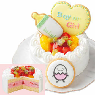 ケーキの上にはいちご・オレンジ・キウイをぜいたくに飾り...