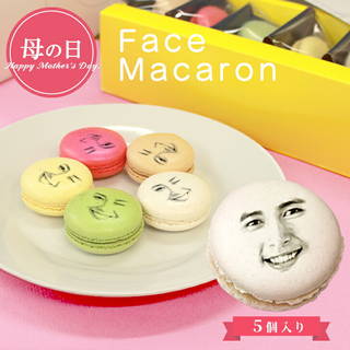 こちらはおもしろスイーツ顔マカロン 5個入です。餡子が...